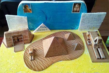 макет на египедските пирамиди