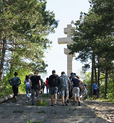 учениците изкачиха връх Околчица