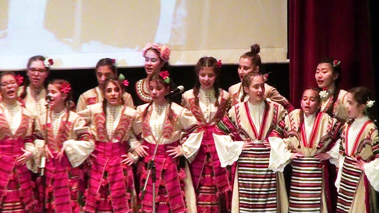 Народните песни и танци, носители на българския дух