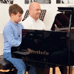 Клавирен концерт на ученици от класа по пиано на Калоян Попов в ЧОУ „Образователни технологии“