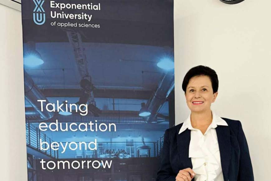 Мария Амзина, преподавател в гимназията, изнесе вдъхновяваща лекция на тема Личностно развитие и бизнес мислене