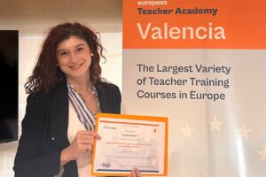 Жаклин Ненкова от ЧПГ „Образователни технологии“ с международно обучение за дигитално образование Жаклин Ненкова от ЧПГ „Образователни технологии“ с международно обучение за дигитално образование