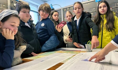 Учене чрез преживяване: петокласници на посещение в НИГГГ – БАН