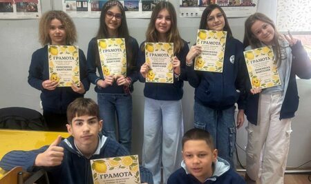 Класовете по изобразително изкуство с отличия от конкурса „Лимонени фантазии“