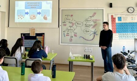 Биологията на живо: първи открит урок с учениците на ЧПГ „Образователни технологии“